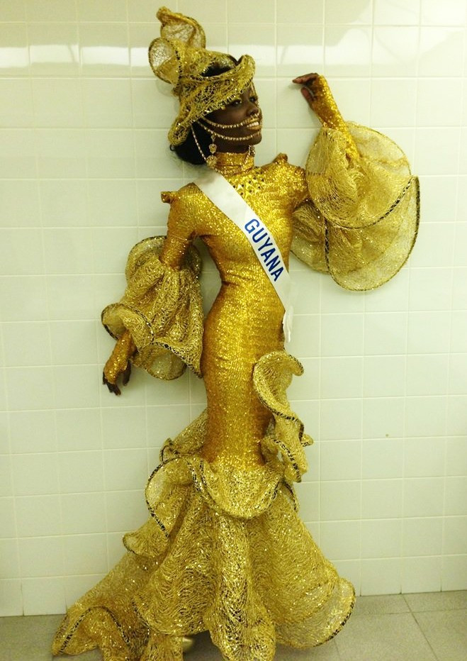 Áo dài 5 tỷ của Thu Thảo lọt top trang phục dân tộc đẹp nhất