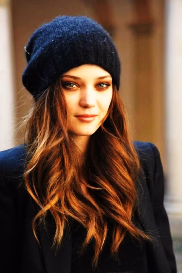 Mái tóc dài sẽ giữ ấm cho cổ và gáy bạn trong mùa đông lạnh giá.