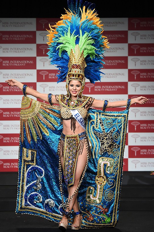 Áo dài 5 tỷ của Thu Thảo lọt top trang phục dân tộc đẹp nhất