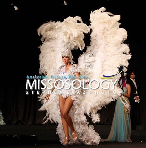 Áo dài 5 tỷ của Thu Thảo lọt top trang phục dân tộc đẹp nhất