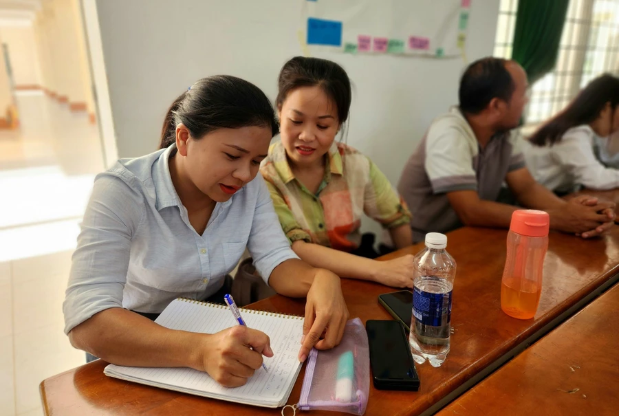 Đội ngũ giáo viên Đắk Lắk tập trung nghiên cứu các chuyên đề bồi dưỡng, tập huấn.