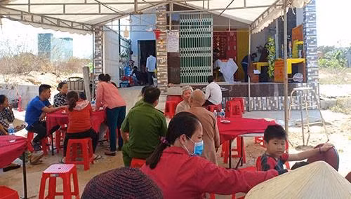 Ba người bị tử vong sau khi uống rượu từ một tiệm tạp hóa