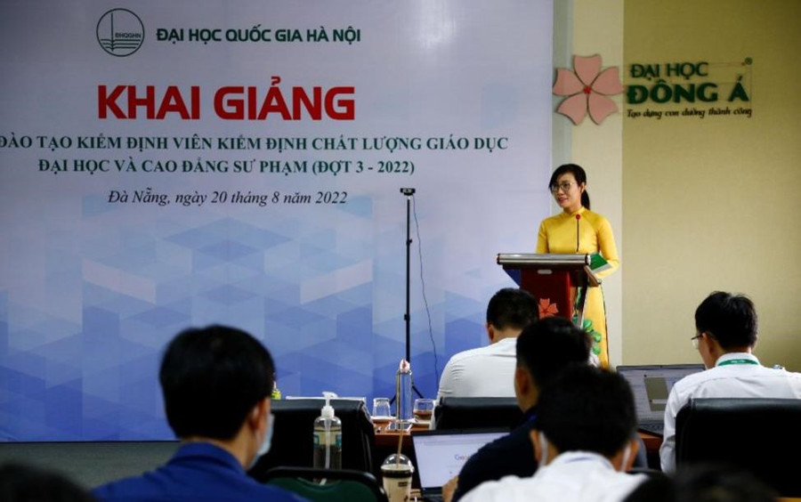 Trung tâm Kiểm định chất lượng giáo dục - Đại học Quốc gia Hà Nội khai giảng Khóa đào tạo Kiểm định viên kiểm định chất lượng giáo dục đại học và cao đẳng sư phạm đợt 3 năm 2022. Ảnh: INT Trung tâm Kiểm định chất lượng giáo dục - Đại học Quốc gia Hà Nội khai giảng Khóa đào tạo Kiểm định viên kiểm định chất lượng giáo dục đại học và cao đẳng sư phạm đợt 3 năm 2022. Ảnh: INT
