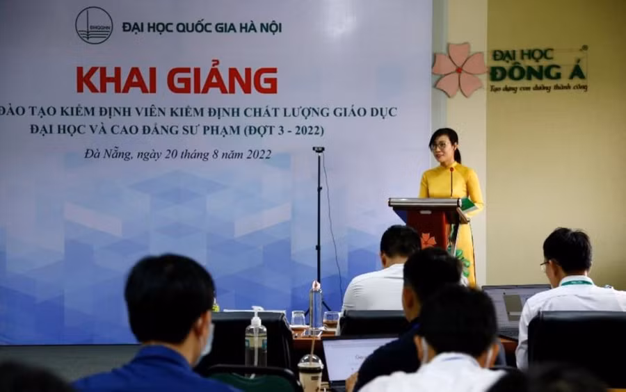 Trung tâm Kiểm định chất lượng giáo dục - Đại học Quốc gia Hà Nội khai giảng Khóa đào tạo Kiểm định viên kiểm định chất lượng giáo dục đại học và cao đẳng sư phạm đợt 3 năm 2022. Ảnh: INT