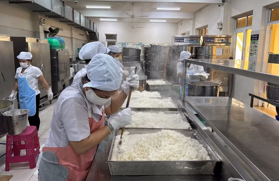 Bếp ăn của Trường Tiểu học Nguyễn Bỉnh Khiêm (Quận 1, TPHCM).