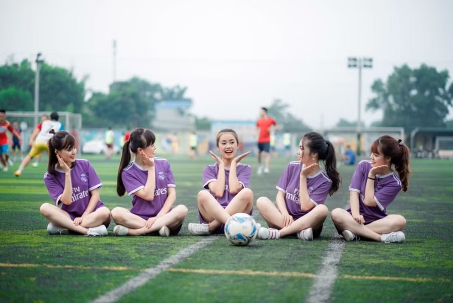 Sân cỏ nhân tạo to, đẹp nhất Thái Nguyên thu hút sinh viên