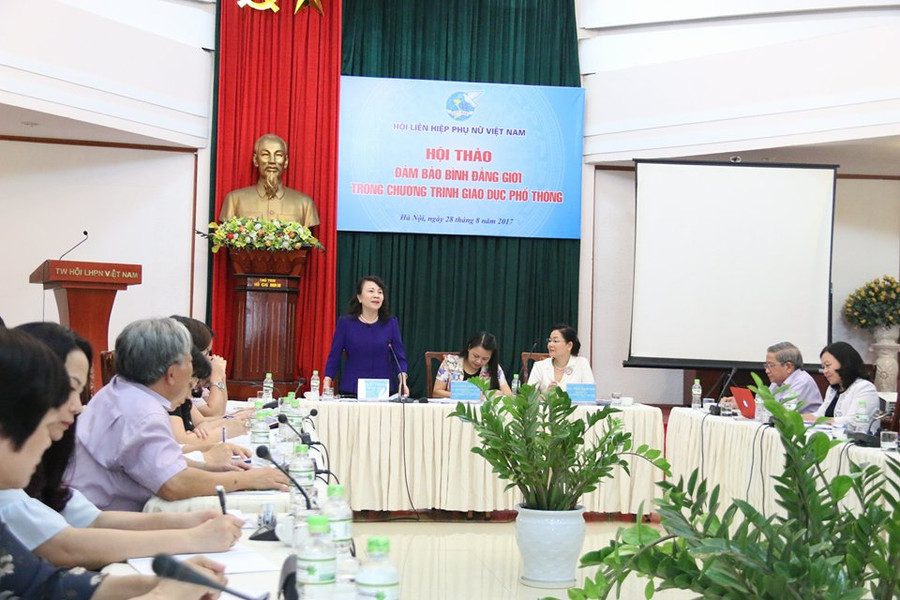 Thứ trưởng Bộ GD&ĐT Nguyễn Thị Nghĩa phát biểu tại hội thảo