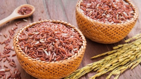 Gạo lứt chứa chất glytation chống nhiễm xạ và giúp tiêu hoá tốt.