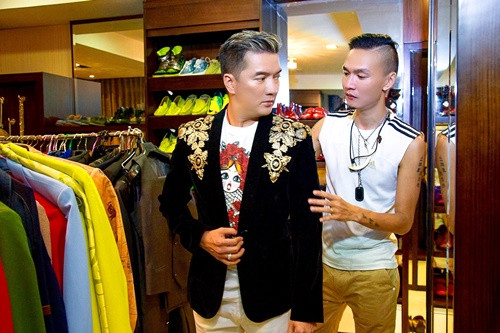 Choáng với loạt trang phục, phụ kiện bằng vàng ròng của Mr Đàm - Ảnh 6 Choáng với loạt trang phục, phụ kiện bằng vàng ròng của Mr Đàm - Ảnh 6