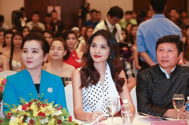 Ngắm những gương mặt ấn tượng ở Hoa hậu Hoàn vũ Việt Nam 2015 ảnh 2 Bà Võ Thị Xuân Trang (bên trái) làm trưởng ban giám khảo