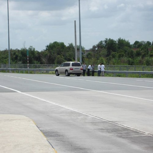 Cảnh nhom nhem trên cao tốc hiện đại nhất Việt Nam - ảnh 1