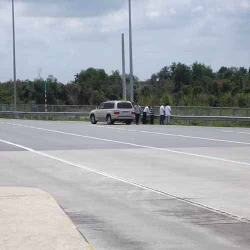 Cảnh nhom nhem trên cao tốc hiện đại nhất Việt Nam - ảnh 1