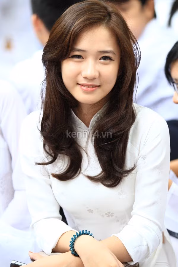 Cận cảnh nhan sắc các hot girl Việt khi chưa 18 tuổi ảnh 10