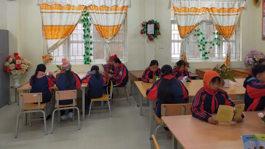 Thư viện của Trường PTDTBT THCS Thiện Hòa (Lạng Sơn) được đầu tư khang trang và tiện nghị hơn. Ảnh NT