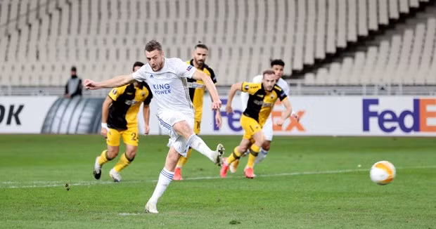 Leicester City cũng giành trọn vẹn 3 điểm.