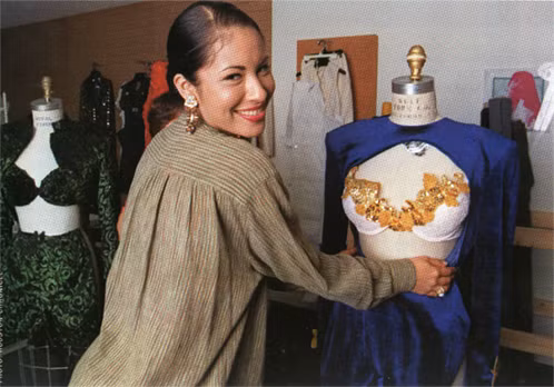 Selena và các mẫu thiết kế của cô.