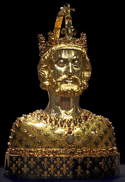Bí ẩn của những chiếc nhẫn khiến cả thế giới “rùng mình“ ảnh 3 Mặt nạ vua Charlemagne.