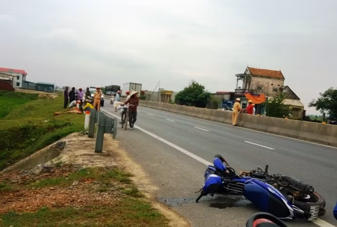 Đâm chết nam sinh đi học lúc rạng sáng, tài xế bỏ chạy