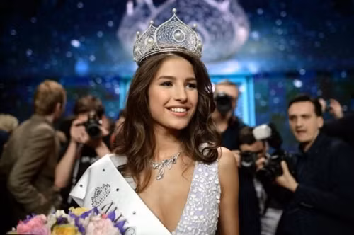 Vẻ đẹp hoàn hảo vạn người mê của Hoa hậu Nga - Ảnh 1