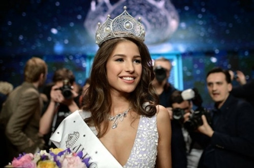 Vẻ đẹp hoàn hảo vạn người mê của Hoa hậu Nga - Ảnh 1