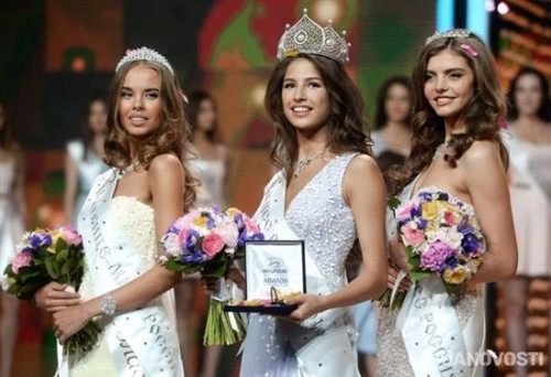 Vẻ đẹp hoàn hảo vạn người mê của Hoa hậu Nga - Ảnh 3