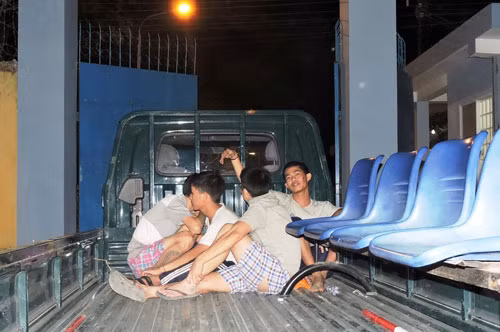 Học viên bị đưa về lại trung tâm - Ảnh: Vietnamnet