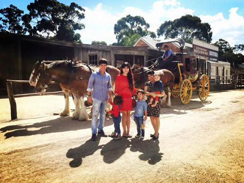 Thời trang bầu “vạn người mê” của bà xã ca sĩ Lý Hải ảnh 5 Thời trang bầu vạn người mê của bà xã ca sĩ Lý Hải