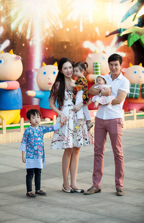 Thời trang bầu “vạn người mê” của bà xã ca sĩ Lý Hải ảnh 8 Thời trang bầu vạn người mê của bà xã ca sĩ Lý Hải