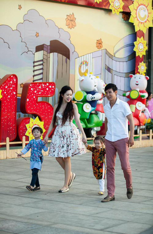 Thời trang bầu “vạn người mê” của bà xã ca sĩ Lý Hải ảnh 9 Thời trang bầu vạn người mê của bà xã ca sĩ Lý Hải