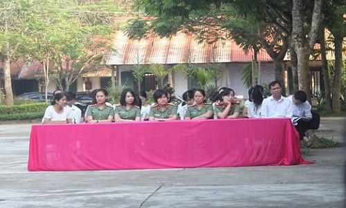 Các cán bộ phòng cảnh sát hình sự, phòng hồ sơ công an tỉnh Tuyên Quang dự buổi ngoại khóa tuyên truyền giáo dục pháp luật tại Trường THPT Thái Hòa