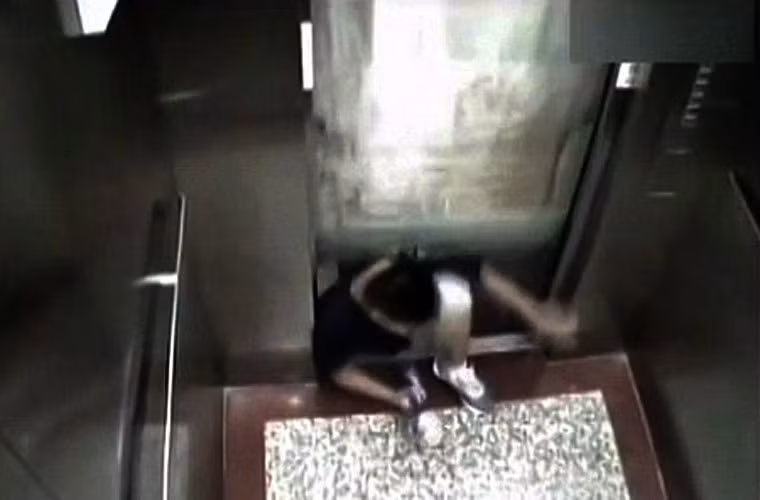 Những vụ “thang máy giết người” rùng rợn nhất ảnh 2