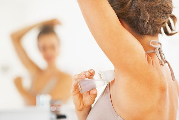 Lăn khử mùi có gây ung thư? Và cách khử mùi an toàn không cần dùng đến chúng