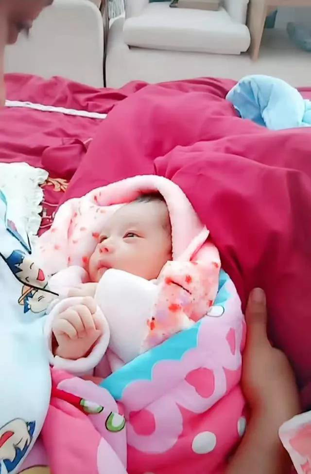 Mẹ Châu Phi lấy chồng người Châu Á, đẻ con ra ai cũng bất ngờ bởi khuôn mặt của em bé - Ảnh 3. Mẹ Châu Phi lấy chồng người Châu Á, đẻ con ra ai cũng bất ngờ bởi khuôn mặt của em bé - Ảnh 3.