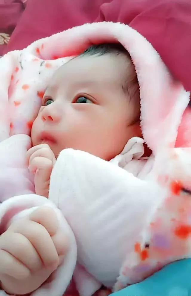 Mẹ Châu Phi lấy chồng người Châu Á, đẻ con ra ai cũng bất ngờ bởi khuôn mặt của em bé - Ảnh 4. Mẹ Châu Phi lấy chồng người Châu Á, đẻ con ra ai cũng bất ngờ bởi khuôn mặt của em bé - Ảnh 4.