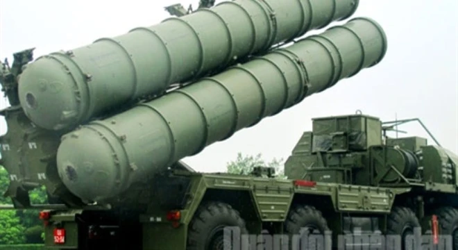 Tên lửa S-300 luyện tập đánh địch đột nhập đường không