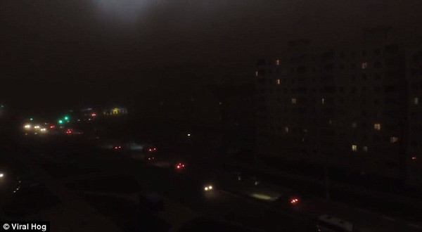 Belarus: Đang ban ngày, trời bỗng tối sầm như ban đêm ảnh 3 Belarus: Đang ban ngày, trời bỗng tối sầm như ban đêm ảnh 3