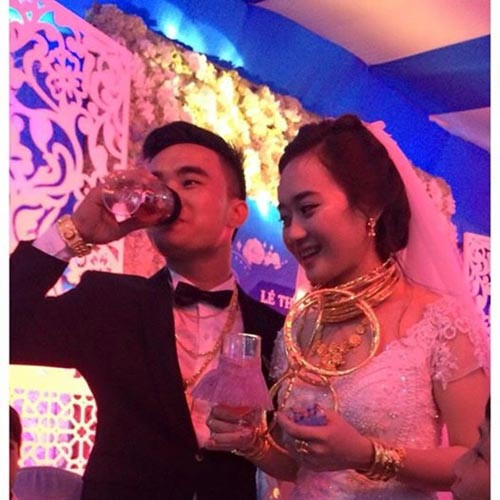 Choáng váng với đám cưới tràn ngập vàng ở Hà Tĩnh ảnh 8 Choáng váng với đám cưới tràn ngập vàng ở Hà Tĩnh - 8