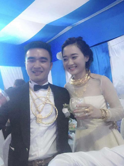 Choáng váng với đám cưới tràn ngập vàng ở Hà Tĩnh ảnh 4 Choáng váng với đám cưới tràn ngập vàng ở Hà Tĩnh - 4