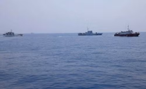 Lực lượng cứu hộ trên biểm tìm kiếm máy bay rơi