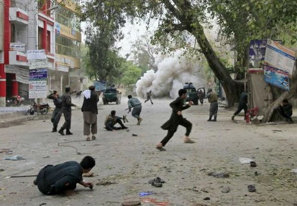 Hiện trường vụ đánh bom tại Jalalabad, Afghanistan. (Nguồn: EPA)