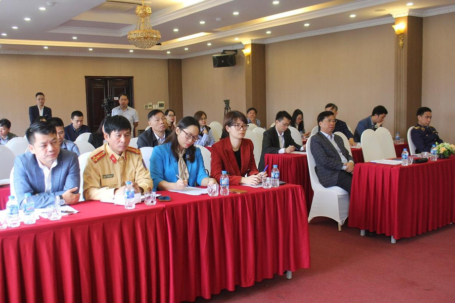 Quang cảnh buổi Họp báo triển khai Kế hoạch bắt buộc đội mũ bảo hiểm đạt quy chuẩn kỹ thuật quốc gia tại Thái Nguyên. Quang cảnh buổi Họp báo triển khai Kế hoạch bắt buộc đội mũ bảo hiểm đạt quy chuẩn kỹ thuật quốc gia tại Thái Nguyên.