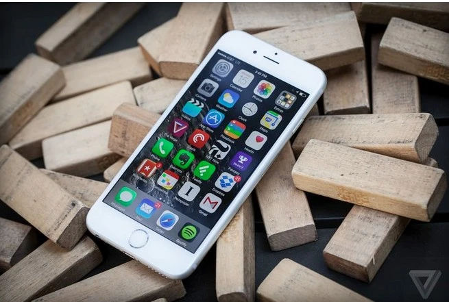 iPhone 6 Plus dễ chụp và chụp tự động tốt nhất. Ảnh: The Verge.