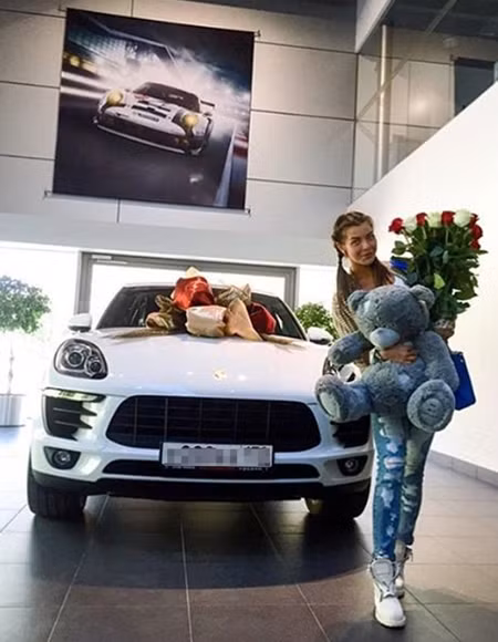 Cuộc sống xa hoa của cậu ấm, cô chiêu giới siêu giàu Nga ảnh 11