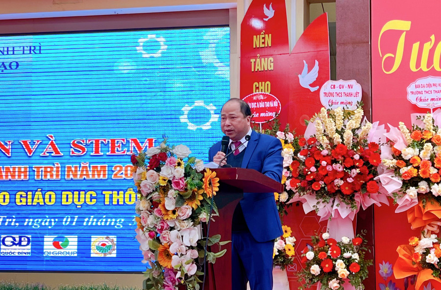 Ông Phạm Văn Ngát, Trưởng phòng GD&amp;ĐT Thanh Trì phát biểu tại Ngày hội.