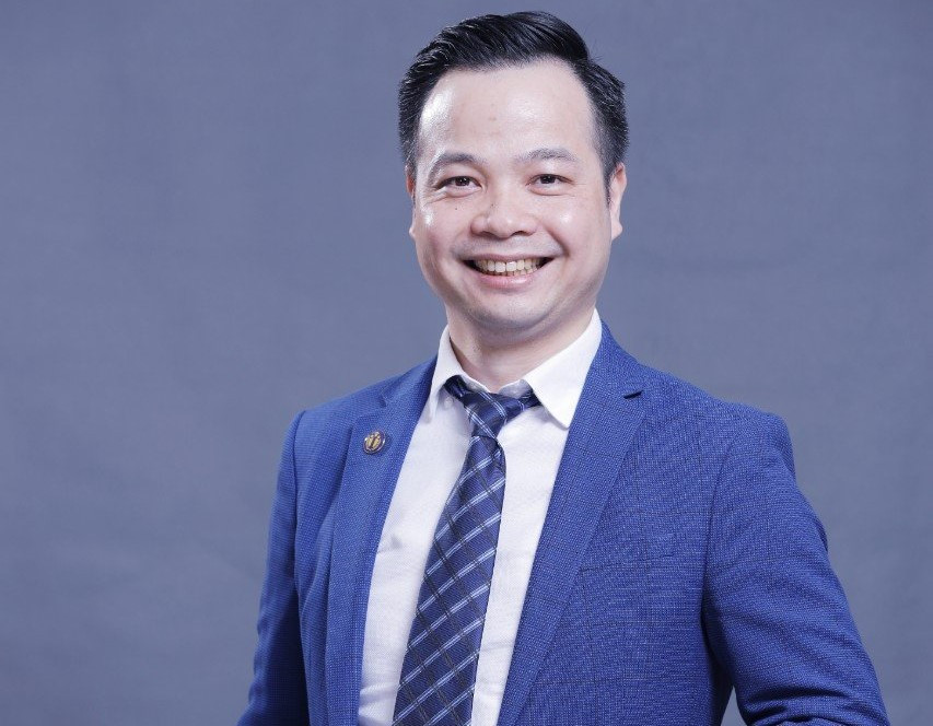 Ông Nguyễn Văn Dũng, Chủ tịch Sáng lập & Điều hành Hệ thống Anh ngữ Havina. Ông Nguyễn Văn Dũng, Chủ tịch Sáng lập & Điều hành Hệ thống Anh ngữ Havina.