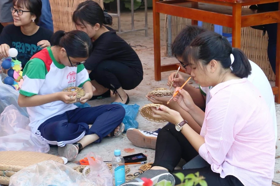 Học sinh Cần Thơ hào hứng trải nghiệm Lễ hội Bánh dân gian Nam bộ