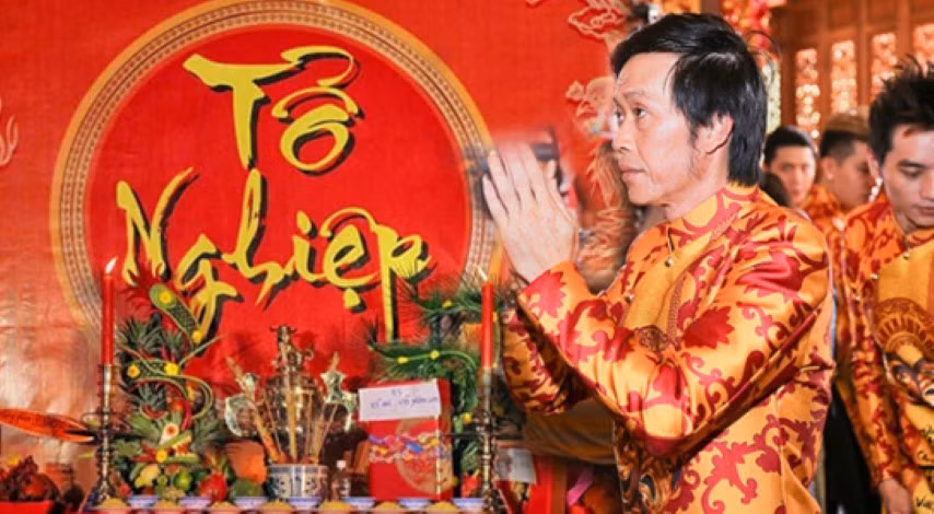 Nghệ sĩ Hoài Linh đã xây dựng nhà thờ Tổ nghiệp, tuy nhiên không ai xác định được Tổ nghề sân khấu là ai.