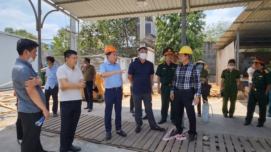 Ông Võ Tấn Đức - Quyền Chủ tịch UBND tỉnh Đồng Nai và Thiếu tướng Nguyễn Sỹ Quang - Giám đốc Công an tỉnh Đồng Nai chỉ đạo trực tiếp tại hiện trường.