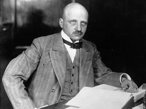 Fritz Haber, người được trao giải Nobel Hóa học 1918, dù phát minh và cổ súy sử dụng chất độc hóa học trong Thế chiến thứ nhất