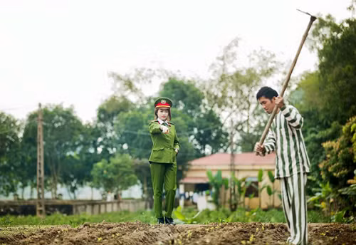 Những chú rể bị "vùi dập" trong các bộ ảnh cưới